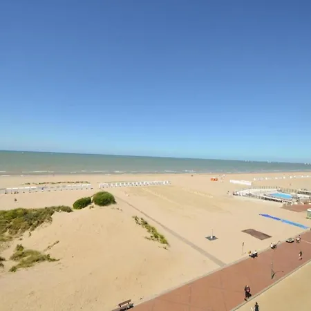On Belgian Coast With Sea Views * Oostduinkerke