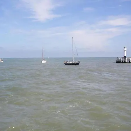 On Belgian Coast With Sea Views Apartamento *